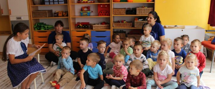Mesekertben meseház, kinyitom az ajtaját…