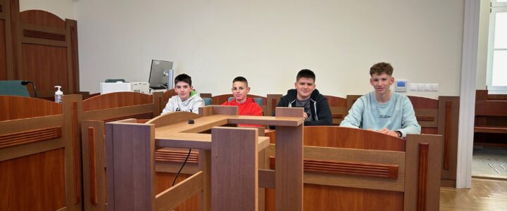 Látogatás a szarvasi bíróságon