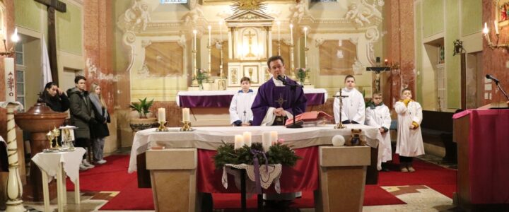 Adventi iskolamise a Szent Klára katolikus templomban
