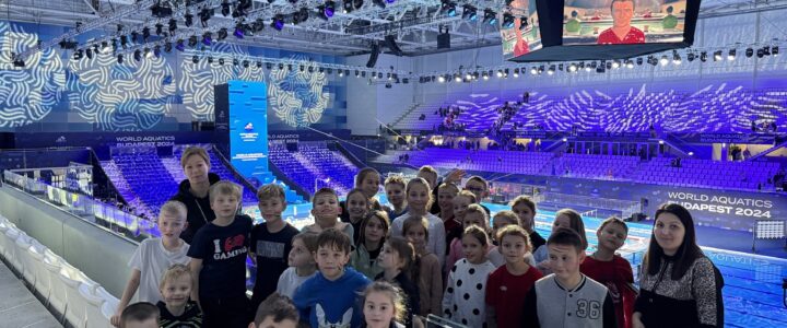 Rövidpályás úszó Világ Bajnokságon a Gyakorlós szurkolók…