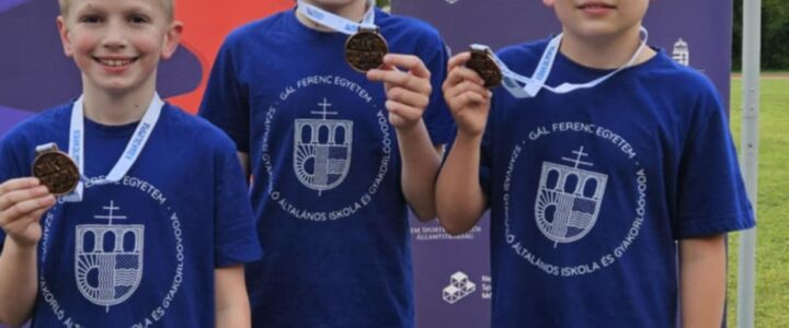 Úszva és futva jutottak a döntőbe…