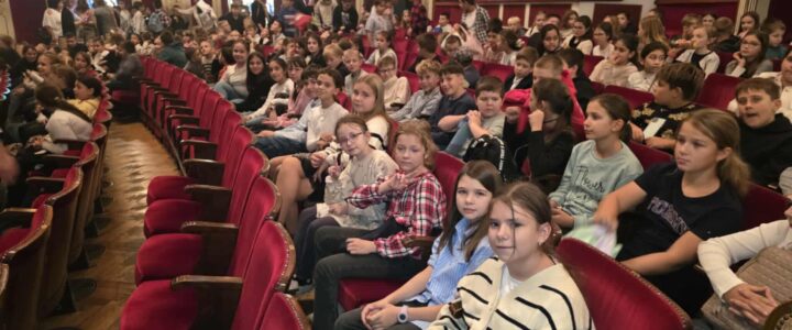 Különleges Színházi Élmény Kecskeméten: Gyere haza, Mikkamakka!