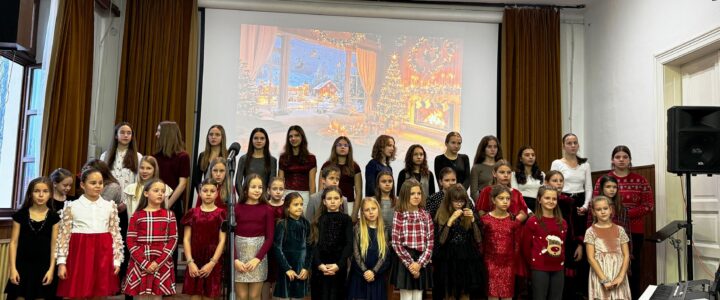 A „Szív hangjai” Gyermekkórus fellépése a pedagógusképző karon megrendezett Adventi Hangversenyen