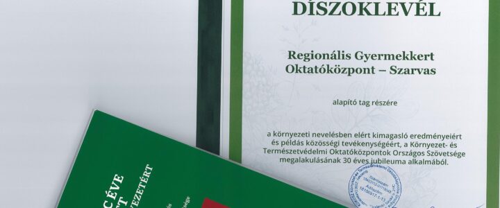 Három évtized a fenntarthatóság szolgálatában: Elismerést vehetett át a szarvasi Gyermekkert Oktatóközpont