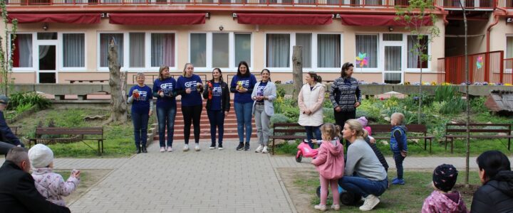 Virágok között a Gyakorlóóvodában…