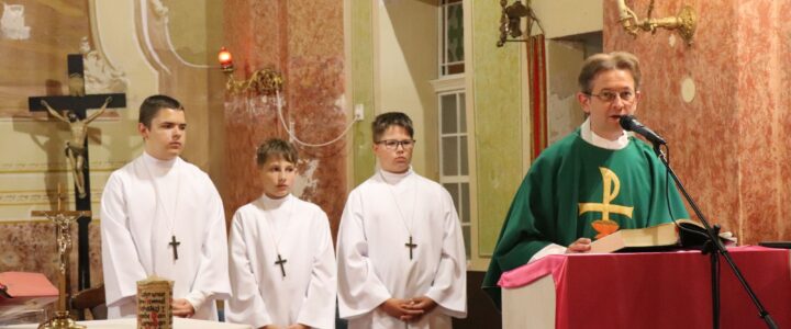 Hálaadással és elismerésekkel zárult a tanév: Te Deum a Szent Klára templomban